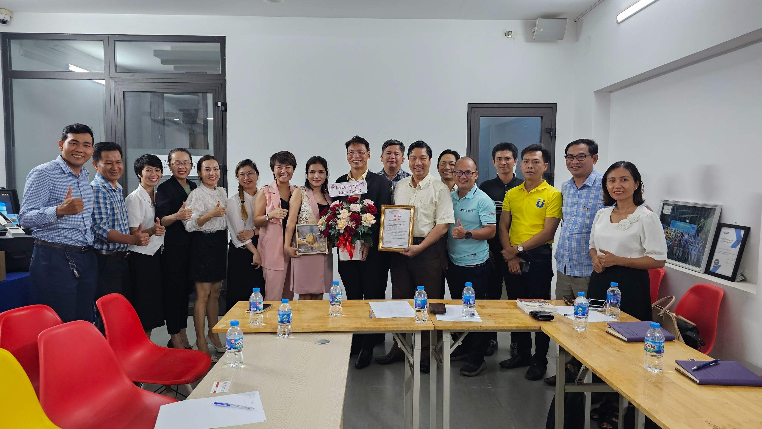 VS-11- Đoàn Doanh Nghiệp Team KCN - Hồ Chí Minh thăm CTY TBL - Bản tin VS11